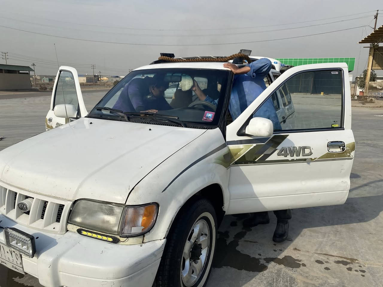 كيه سورتك طويل  2002السعر 45ورقة سيارة فورويل فتحه بل سكف تفئ تبريت شغال كير مكينه حاويه تخم تاير جديد سيارة مكفوله سبير سياره مانازل 
العنوان واسط الصويرة 
الرقم الهاتف :***********
ملاحضة ماتعجبك كلب صفحة وطالع كبل ￼￼￼
