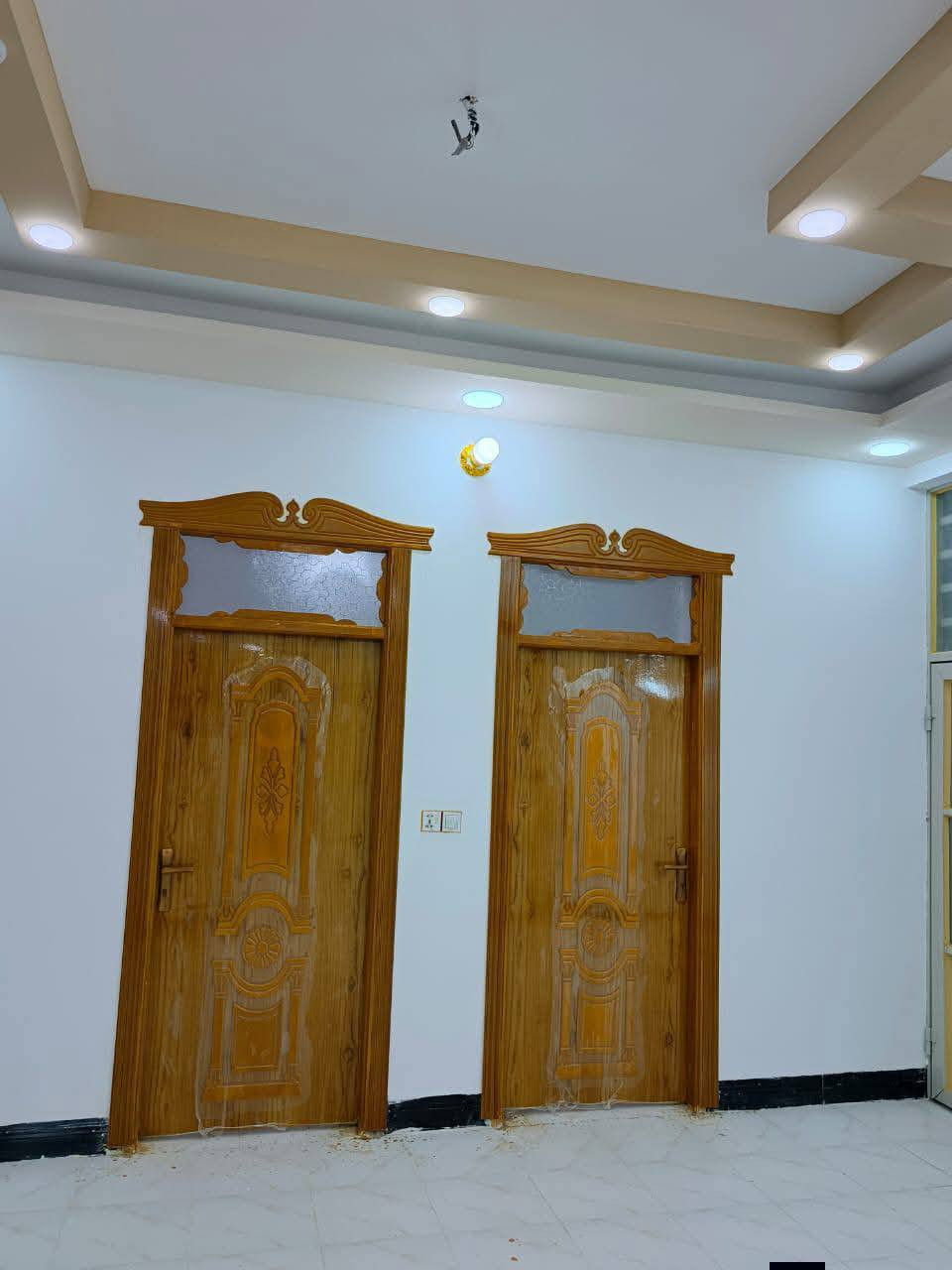 بيت🏠🤑 42مليون وبيه مجال 🤑
***********

بيت مساحه 120م #طابو_زراعي سند 25

(عنوان البيت) 
(  عمود317  شارع الصب مقابل ملحق قريه الغدير                                

بيت جاهز مفتاح 🔑 
أساس وسقف صب مركزي 

منطقه كامله السكن #شوارع_تبليط 

غرفه نوم2 وصاله ومطبخ واستقبال حمامات داخليه وخارجيه وكراج 

#مدارس // ماء//. كهرباء//. تبليط  /. خط مولد ذهبي 
وتساب
***********
ملاحظه// توجد لدينا كل المساحات من دور او قطع
