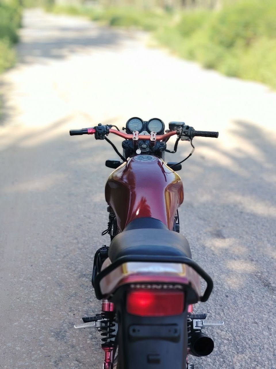 السلام عليكم
سي بي CB 400 جيل اول 16 ولف 
دراجه نضيفه كلش كير مكينه مكفولات 
اوراق كامله كمرك مدفوع 
المكان بابل 
السعر 1600 بيها مجال بسيط 
***********
