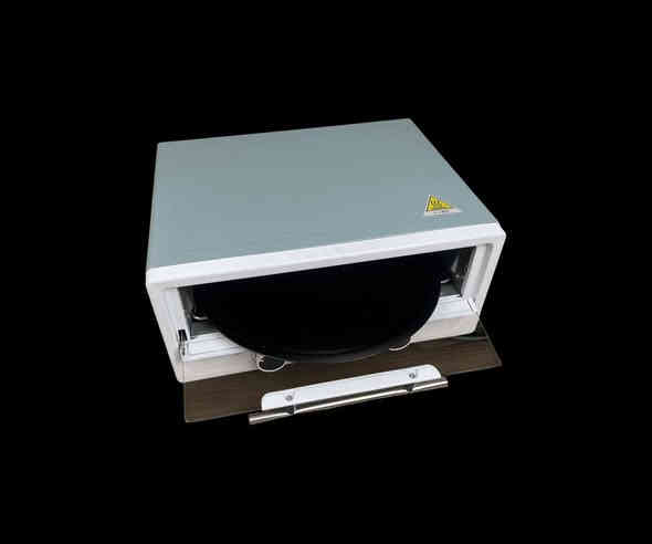 السعر: 35 الف
توصيل لجميع المحافظات العراق 
رقم لتواصل: ***********

خبز البيتزا المنزلية حتى 12 بوصة، التوست، المعجنات، الفطائر، البسكويت، والبطاطس

إعادة تسخين الأطعمة بسرعة مع تحمير متساوٍ للسطح

مناسب للمطابخ الصغيرة، السكن الطلابي، والشقق بفضل حجمه العملي

المميزات

قدرة 1350 واط على 220V ~ 50Hz لتسخين سريع وثابت

منظّم حرارة قابل للتعديل 100–230°C (كما في قرص التحكم) لاختيار درجة الخَبز المناسبة

مؤقّت ميكانيكي 0–60 دقيقة مع جرس انتهاء (طبقًا لقرص الوقت في الدليل)

باب أمامي بزجاج مقاوم للحرارة لعرض الخَبز أثناء التشغيل

شبك خَبز معدني لخبز وتحمير الأطعمة، مع صينية بيتزا دائرية 12" مخصص

مصباح بيان تشغيل يُظهر عمل الجهاز

هيكل ثابت مع أقدام مانعة للانزلاق لتثبيت أفضل على السطح

بلد المنشأ: الصين

معلومات العبوة (مذكورة على الكرتون): 442 × 398 × 243 مم، الوزن الصافي ≈ 3.9 كغ، الإجمالي ≈ 4.9 كغ.

ابعاد السيباية طول 33سم عرض 28

قطر الصينية: 32 سم
