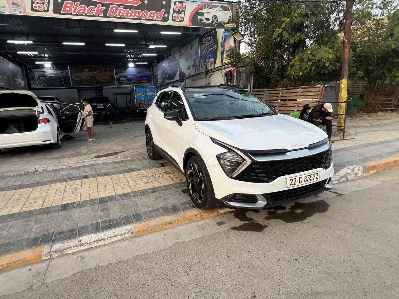 سلام عليكم كيا سبورتج موديل ٢٠٢٣ خليجي وكالة نم بعدها بالضمان فول مواصفات للأخير  رقم اربيل الدولي بسمي مكفوله من الضربه والصبغ  بيها بارد بسيط باب امامي ماشيه ٦٤ جاهزه من كلشي باتري جديد تخم تاير جديد السعر ٢٢٦ وبيها مجال بسيط جدا العنوان بغداد المنصور غير متواجد ع فيس ***********
