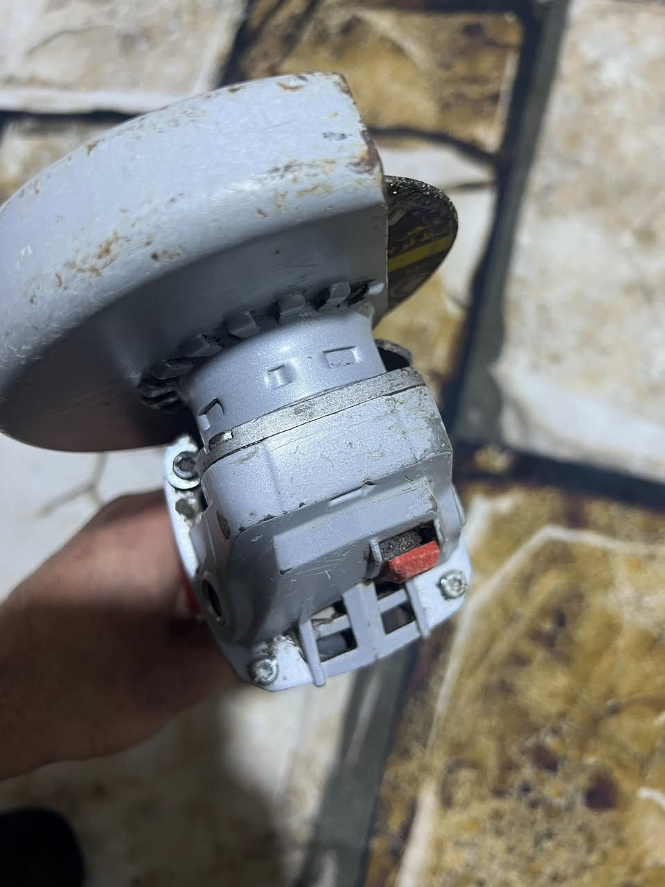 كوسره شحن بوش الماني بروشلز اصليه معه بطاريه 4 امبير استعمال قليل كلش مكفوله من كلشي السعر 100 توصيل 🚚 جميع المحافظات ***********
