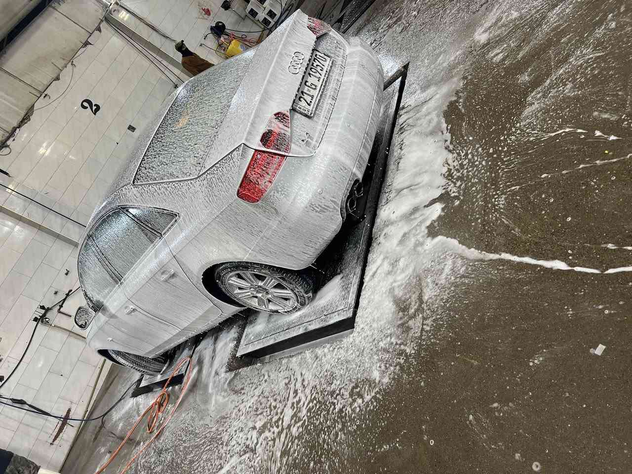 اودي الماني 2009 a4بي3قطع بدون صبغ ضربه  رقم سنويه جديد. كير محرك جديد تبريد شغال
