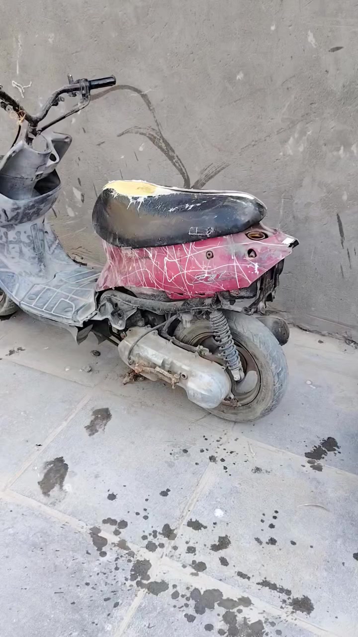 سلام عليكم هذني بيجيات للبيع جوه السوك المكان الوركاء يم جسر المعلق ***********
