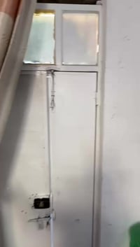 بيت لبيع في حي الزهراء قريب مسبح عشتار شارع مدارس مساحه 90متر شارع خمس...