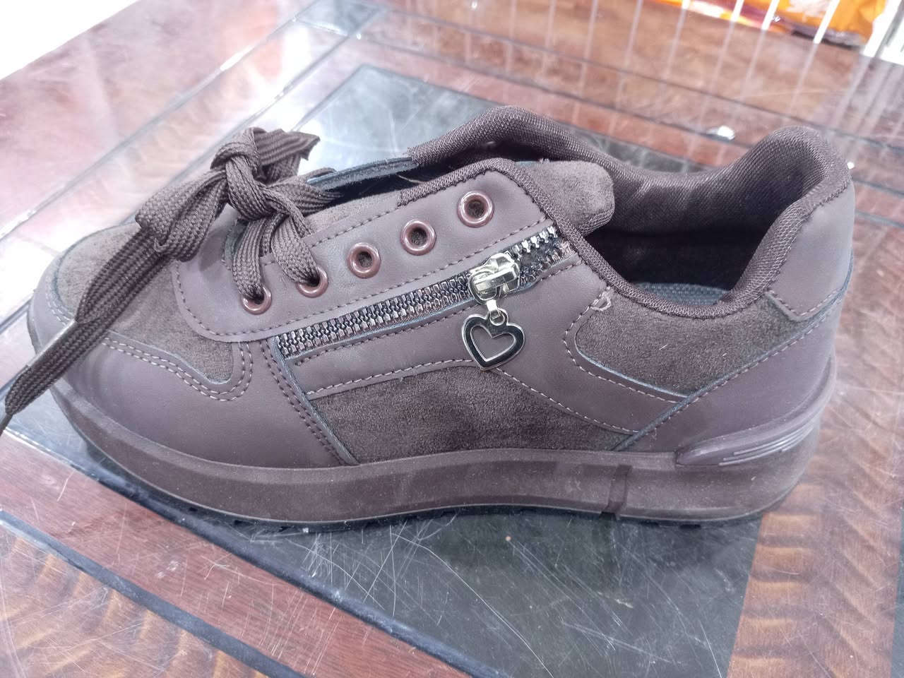 اخذيه بناتي من ٣٦ إلى ٤١
عنوان نجف مدخل سوك جزيزه خلف مأكولات سجاد ابو بتزا
توجد خدمه توصيل للاستفسار ***********
