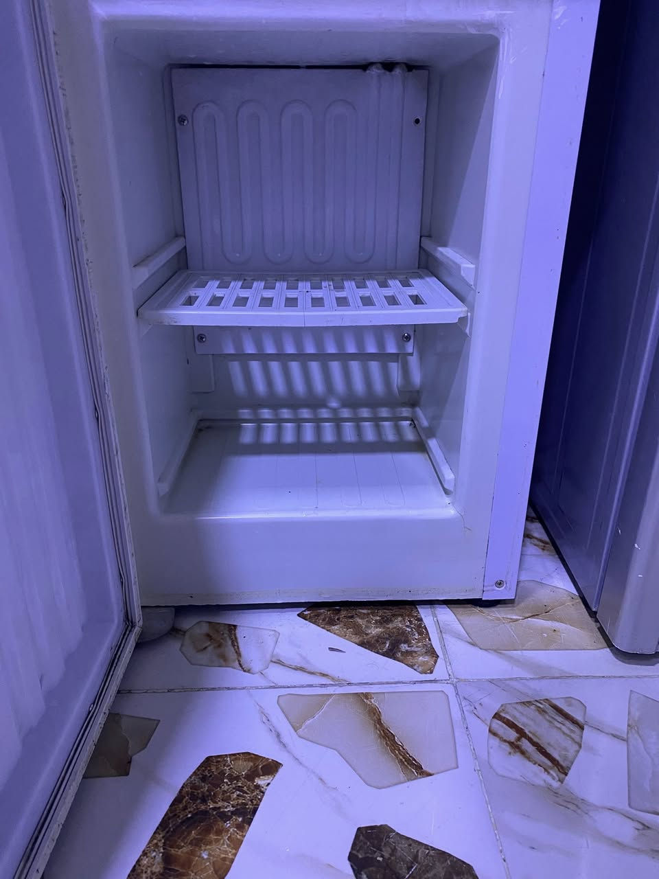 براد عدد ٢ للبيع شغالات حار ودافي وبارد كل نقص مابيهن سعر الواحد ٥٥ وبي مجال جداً بسيط الشراي يخابر ***********
