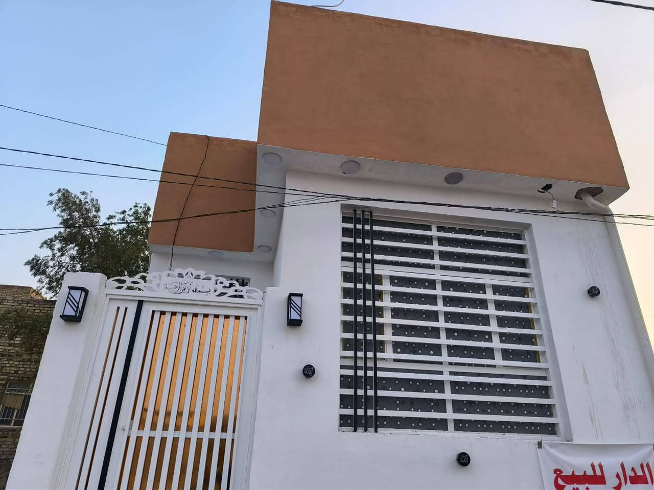 السلام عليكم: دار للبيع نيسان شارع الشيوخ بناء درجه اولى المساحه55متر" السعر 32 مليون وبي مجال للأستفسار ***********
