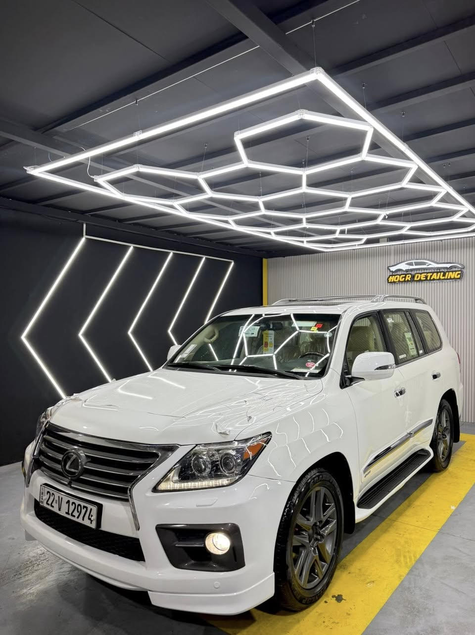 بسم الله الرحمن الرحيم ماشالله تبارك الله
lexus LX 570 2012📦
سبورت  / ٢٠١٢ بريمي اصل 🪬
 📦سياره جديد زيرو ماشييه ٩٠  الف حقيقي 
بصمات و گاعي سماعات  كل موجود
لكزز Lx 570 سبورت وضع بيلادى زيروو
 ✅السياره كفاله عام بدون صبغ بدون فتح
 بدون رصعه
سبير مانازل شريكه📦٤ طاير دنلوب شريكه
٥ كامرات 
حساس خلفي امامي 
رادار 
رادار نقطه عمياء
 داخل اصفر 
كشن كهرباء خزن
كشن تدفأه تبريد 
محرك ٨ سلندر ٥٧٠٠ 
سلايد 
سماعات بالتكم والباب الخلفي 
شاشات خلفيه
تبريد منفصل 
جكات 
باب خلفي كهرباء 
‼️كير محرك مامفتوح بشرط  كهرباء كله بشرط الفحص مكفول 
السياره كلش نظيف وترايها كلش ناعم 
السياره بدون تبديل بدون صبغ بدون فتح 

سعر:    389$ ورقه قفل
مكان السياره اربيل 
رقم جديد  سنويه فحص و هزه جديد تحويل مباشر 
رقم الهاتف للتواصل 📞***********
***********☎️
