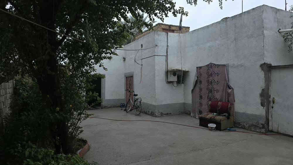 ياالله
السلام عليكم
بيت +مشتمل البناء بلوك  للبيع 
العنوان حي الساده مقابيل التانكي. يتوفر كافة الخدمات ماء كهرباء انترنيت ضوئي تبليط لباب البيت 
المساحه 400. طابو زاعي سند 25
البيت يحتوي ع غرفتين نوم +هول +مطبخ +استقبال +مجمع صحيات +حديقه 
المشتمل غرفة نوم +هول +مطبخ +مجمع صحيات
للأستفسار ***********
السعر 70 وبي مجال حلة, بابل
