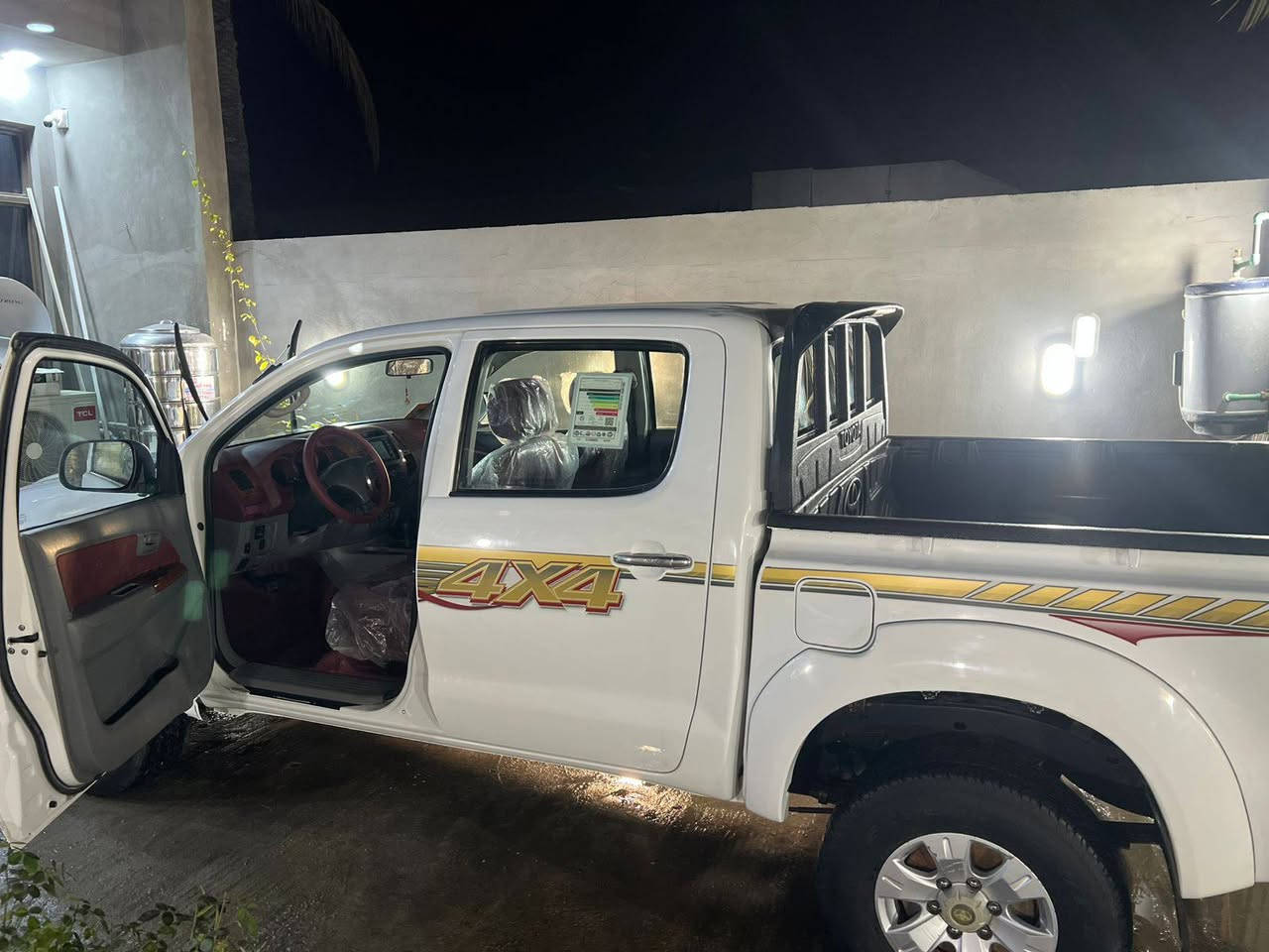 السلام عليكم سياره هايلوكس موديل ٢٠٠٨ دفع رباعي تيربو البيع رقم اربيل سياره بسمي مكولف السياره. بيه طخات بسيطه مكينه مفتوحه مكفوله من التبخير التنقيص سياره  كير اوتوماتيك خليجي السعر ١٨٠ بيه مجال بسيط مكاني. كربلاء ***********
