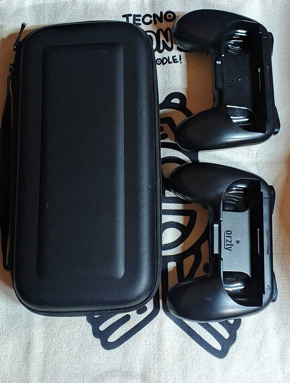 نينتندو سويتش Lcd مهكر قطعة اوفلاين فقط اخر تحديث النسخة المحسنة (بطارية النسخة المحسنة بقوة بطارية الاوليد) مع ذاكرة ٢٥٦ كيكا مليئة بالالعاب مع كافة الملحقات الاصلية للجهاز مع ملحقات اضافية ١. جنطة للجهاز ٢.كفر جلاتيني للظهر ٣. قاعدة شحن ٤. حامل جويكون عدد ٢ لالعاب السيارات او الحركة بشكل افقي 
الجهاز مكفول من كافة المشاكل والاعطال ١٠٠ بالمئة وجميع الملحقات اصلية 
السعر النهائي ٢٥٠ الف 
توصيل بغداد ٥ الاف وباقي المحافظات ٦ الاف 
للتواصل ماسنجر او واتساب او الاتصال
***********
