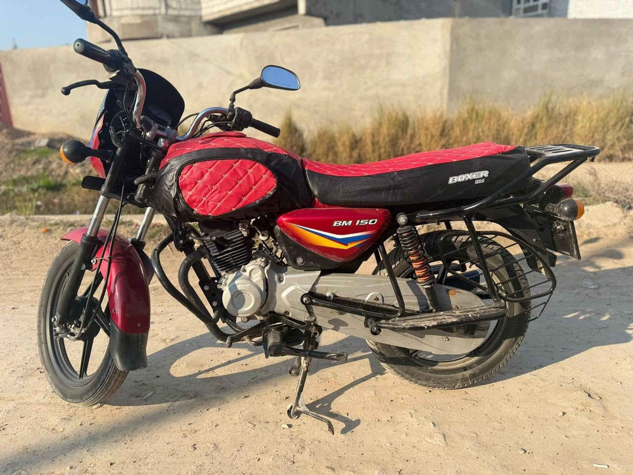 السلام عليكم بوكسر كلاسك موديل 2021رقم وسنوية بسمي احولك ثاني يوم مكينة مامفتوحة مكفولة كفالة عامة الدراجة مال جناي المكان ديالى السعر اتصل وتدلل ***********
