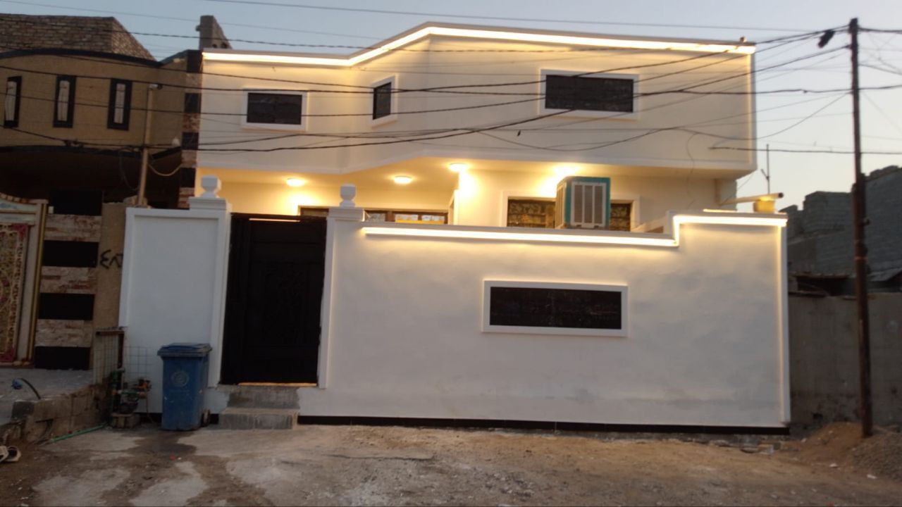 بيت للبيع مساحة 104 متر قبل سيطرة سبع قصور الفرع المقابيل مطعم المائدة فرع ابو جاسم الشموسي  غرفتين نوم واستقبال ومطبخ للاستفسار *********** السعر 52 وبي مجال
