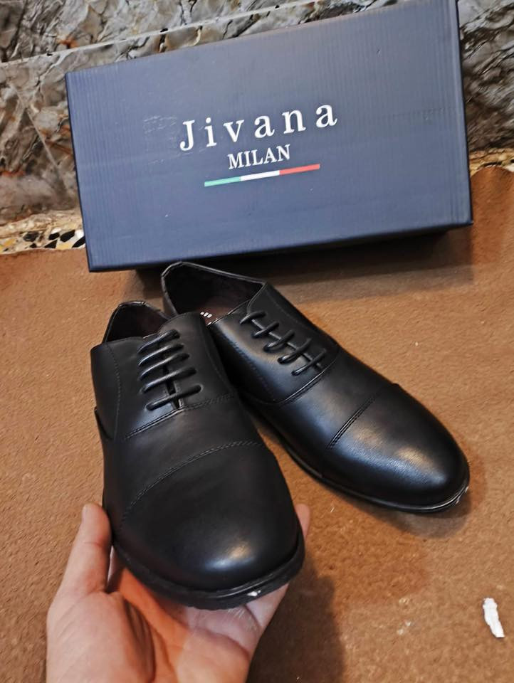 حذاء جلد ماركه jivana  ايطالي باقي اخر قطعه سعرها ب ١٥ الف  ***********. قياس ٤٢
