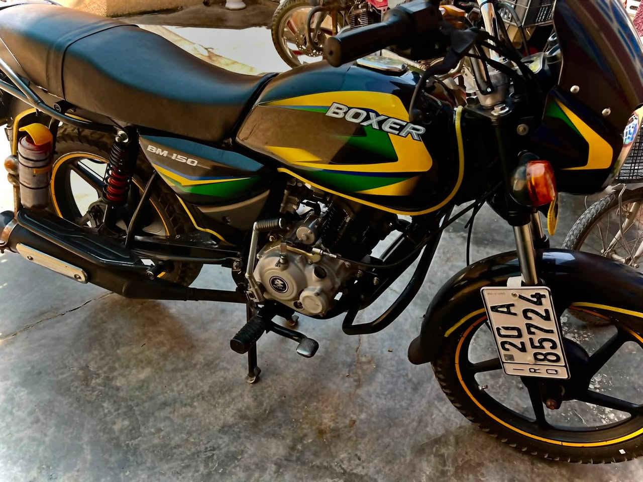 السلام عليكم بوكسر موديل 20 داخله ب 21 دراجه مكفوله كفاله عامه تجي وتشوف احلا من الصور بالف مره مرقم انكليزي السعر /1,550,000 بيها مجال شي قليل ***********
