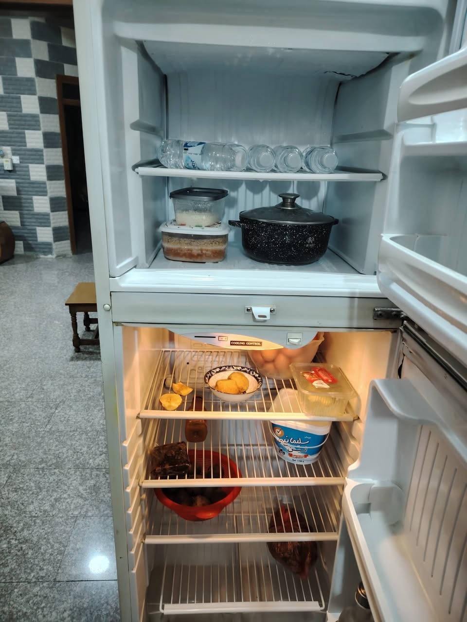 للبيع ٢ عدد ثلاجه ع فحص وتشيل ومجمده شوفت عينك فول تشغيل السعر كلهم شلع ب ٤٠٠ وبي مجال  للاتصال ***********  او ع خاص

