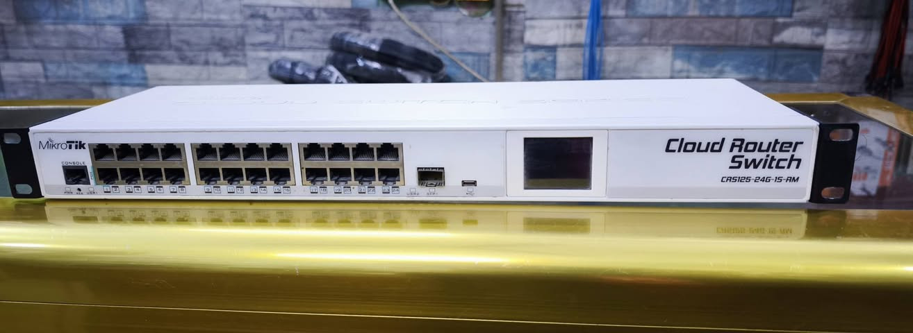 هب مايكروتك كلاود24G-15-RM
غني عن التعريف شغله يخبل ونظيف جدا 
مكاني ناصرية 
***********
