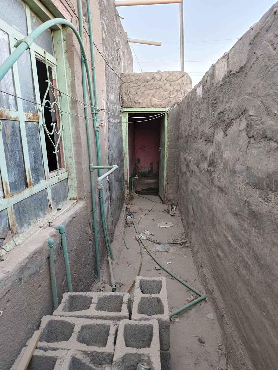 سلام عليكم بيت 🏠 زراعي للبيع مساحه 100 وبي ورصل وره بانزينخانت الحجامي السعر 15 وبي مجال قليل تصل  وتدلل***********مامتواجد عل فيس شارع 10 متار يرادله اشويه ترميم
