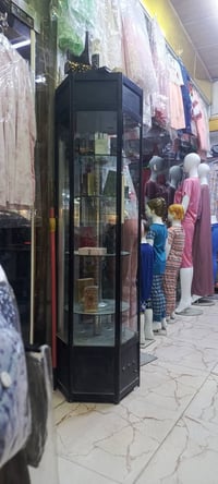 بيع بوتيك متكامل (قفل ومفتاح) بيع المحل بالكامل مع كافة التجهيزات والد...