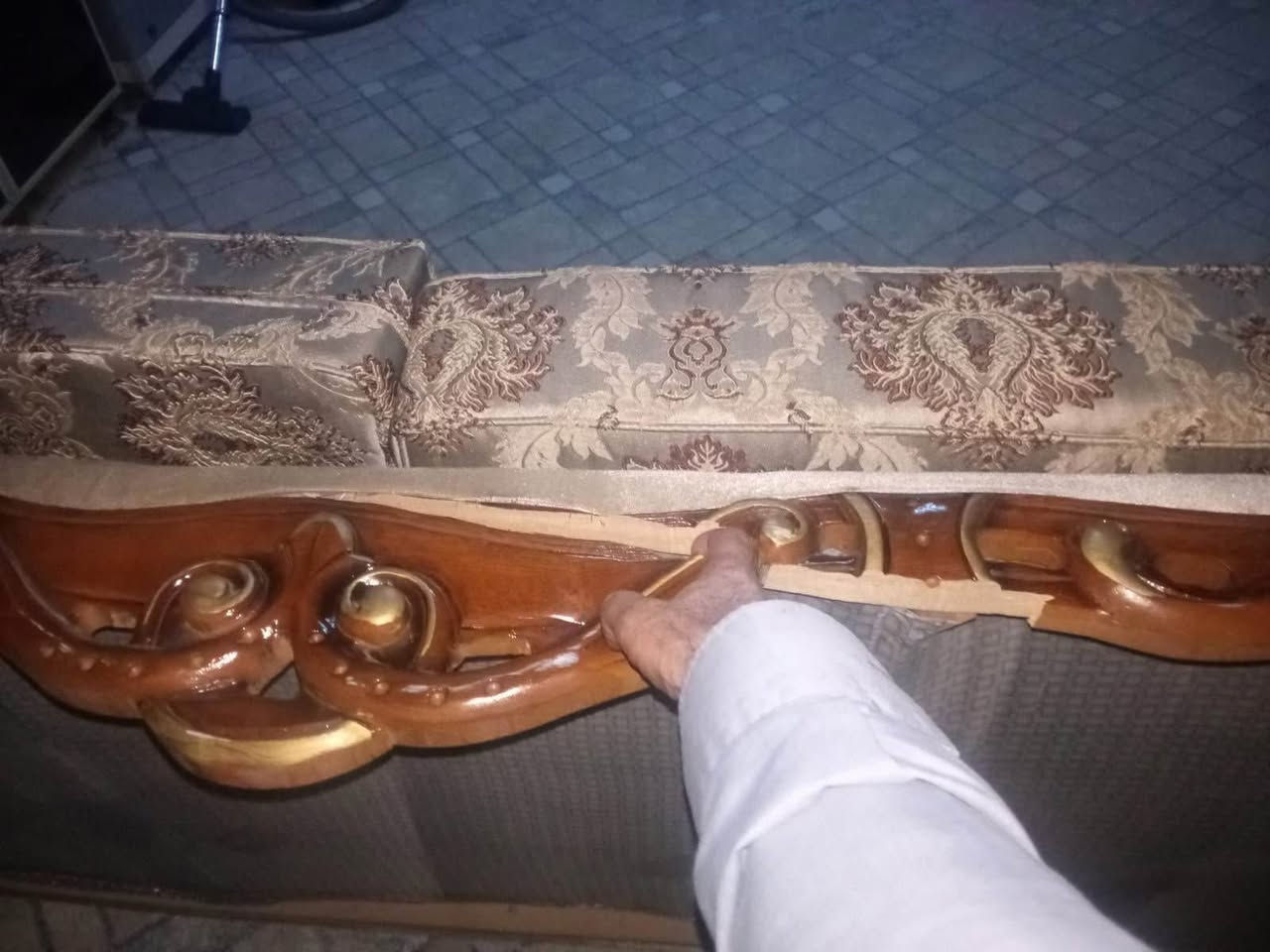 تاخم الاثاث قه نه فة مستعمل سعر 570 الف&تاخم قەنەفە نرخی ٥٧٠ هەزار بۆپەیوەندی *********** أربيل, العراق
