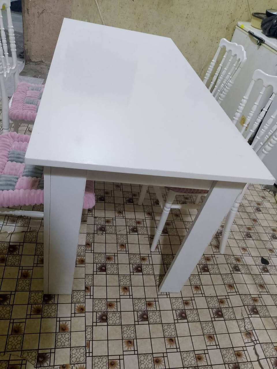 ميز صاج حجم كبير مكاني البصره الابله ويا 4 كراسي جديد لا كسر ولا زلق السعر 150 وبي مجال ***********
