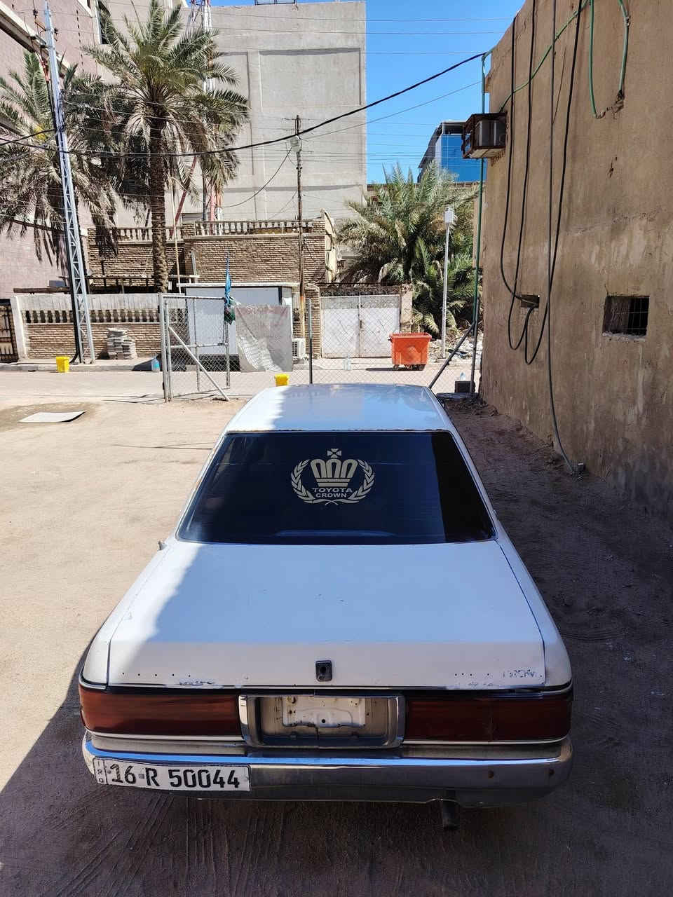 سلام عليكم للبيع مستعجل سبب طارء نوع تيوتا كراون سيدان ديلوكس أيسر ابلاد مديل ١٩٩١سياره رقم انكليزي بسمي تحويل ثاني يوم مكينه وكير ٢ونص فيشه وحده كفاله وين ماتريد تفحص  ولي مايريد يحول لايخابرني اشرط وياه يوم ثاني يحول  بصره جمهوريه شارع دفاع المدني سعر ٦٨ورقه ***********
