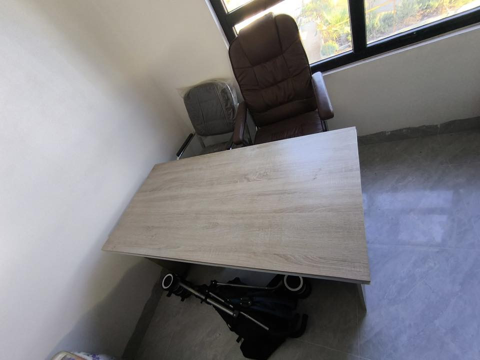 مرحبا عندي هالميز وكراسي ابيعهم ثلاثتهم  ب١٥٠ 
شرط جديد استعمال اقل من شهر سبب بيع ماعندي مكان ببيتي مابيه عيب 

***********
