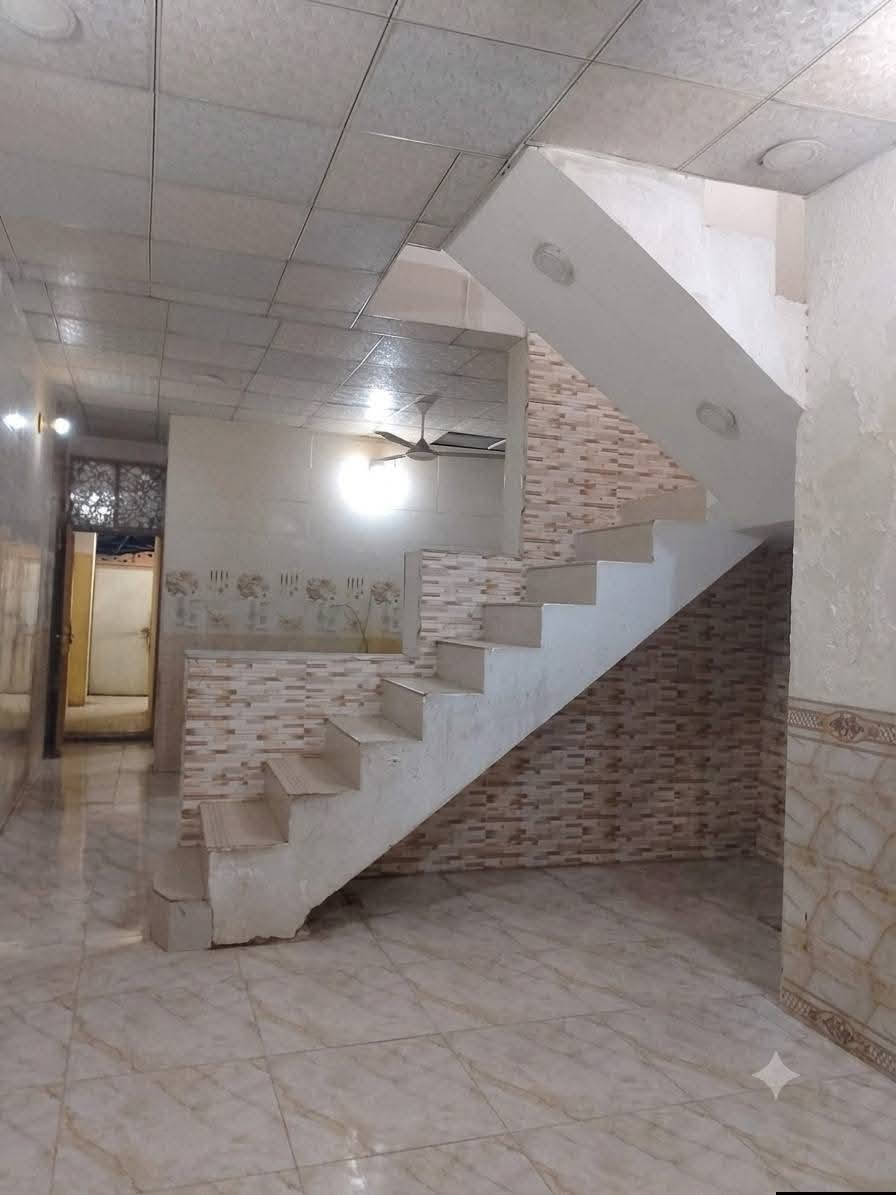 بيت لبيع 
بشارع المطحنه وجه عل شارع العام مباشر 
مشمول بل تطويب 
تفاصيل البيت 
مساحه 100 متر شارع 20
مكون من ستقبال ومطبخ وصاله وغرفه وصحيات داخليه خارجيه بناء حديث ودرجه اولى صب كونكريت مسلح 
سراميك بورسلين كهرباء دفن موقعه جدا راقي وتجاري بسعر 45 مليون وبي مجال لشراي 
لتواصل والاستفسار  مراسلة واتساب عله هذا الرقم ***********

