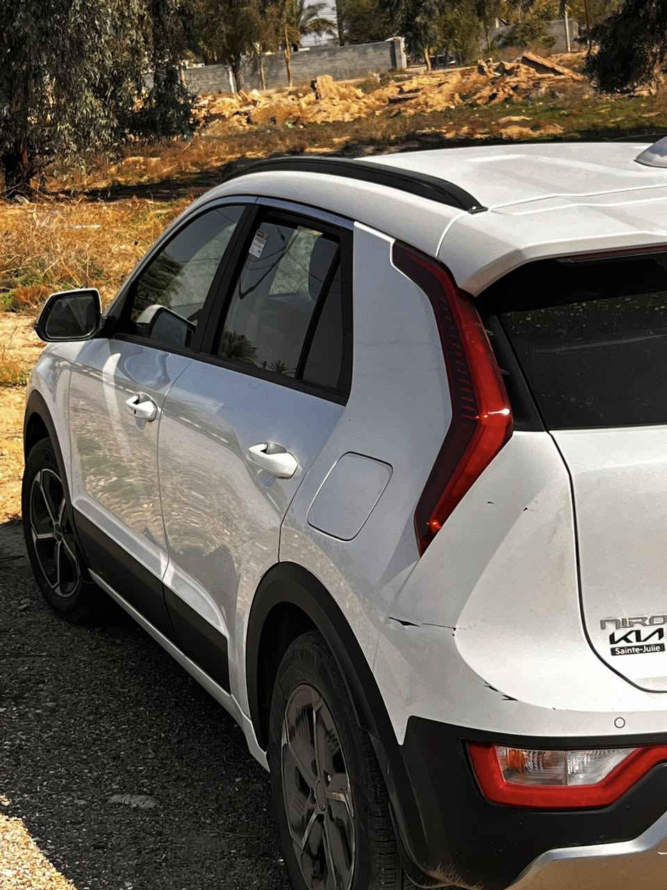 سلام عليكم
كيا نيرو 2024 هايبرد 
حادثهه جاملغ امامي 
وبارد شوية باب الصدر 
السعر ب 170 وبيهه مجال 
للاستفسار ***********
