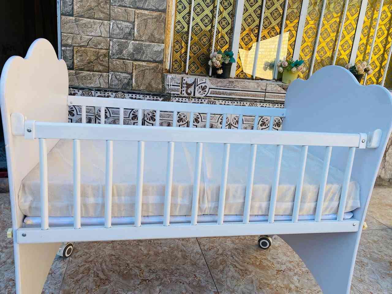 سرير طفل عمر جديث ولادة الى سنه جديد استخدام قليل سعر البيع 60 للتواصل 

‭0771 765 3380‬
