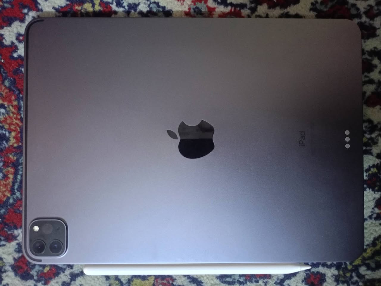 سلام عليكم ايباد برو ويا قلم للبيع نظيف جدا 
نسبة بطارية اعتقد 79
ب 750 الف قفل
بغداد البنوك 
واتساب ***********
