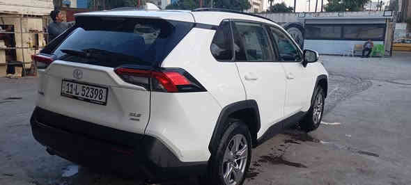 السلام عليكم 
راف فور موديل ٢٠٢٢ وارد امريكي
حاثهة تبديل باب الامامي يمني 
وبيهة اشويه بارد بالباب الخلفي يمنه
ماشية ٥٢ الف كيلومتر
مواصفات XLE
رادار امامي 
كشنات تدفئة 
ستيفرن تدفئة 
لايتات زنون بلادي
بأسمنه تحويل مباشر 
مكان السيارة بغداد شارع السعدون مقابل شركة رينو
السعر ٢٦٠ $
***********
