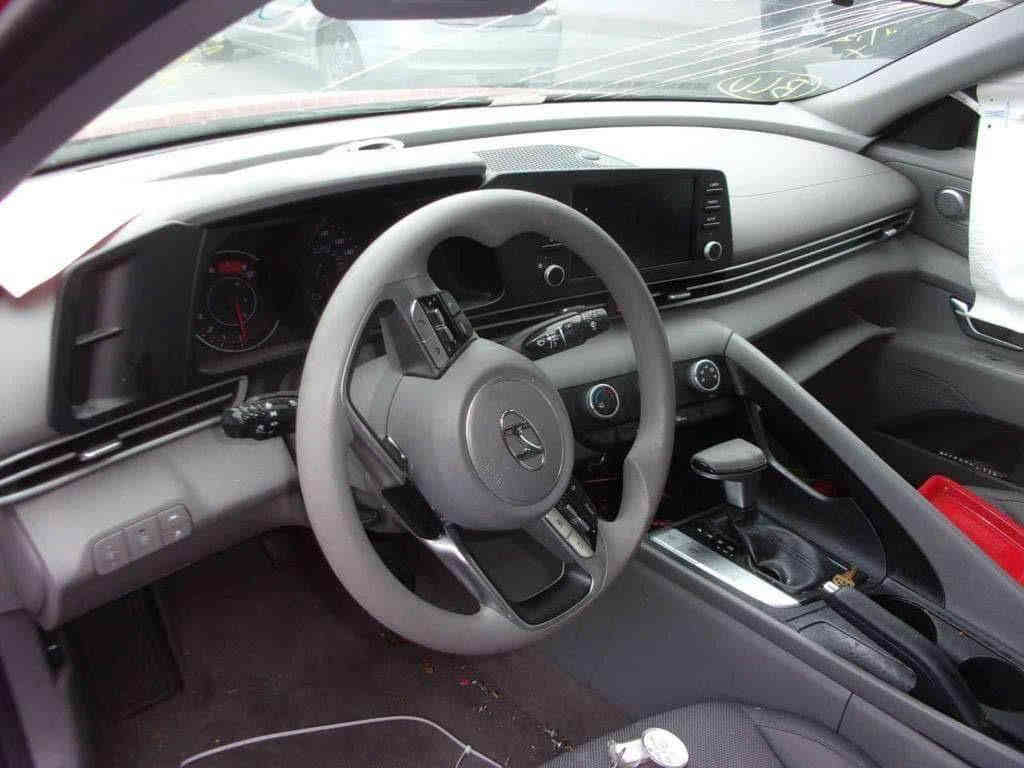 السلام عليكم 
النترا مديل ٢٠٢١ مواصفات نص فول رادارات نقط عمياء اوتو ستوب ماشيه ٧٤الف مكفوله من الغد و الشاصي بجم كبس حادثها باب الخلفي عكس السايق وموجوده صور الحادث جوه السياره بأسمي تحويل ثاني يوم مكانها بغداد زيونه ***********  السعر ١٤٥ وبيها مجال
