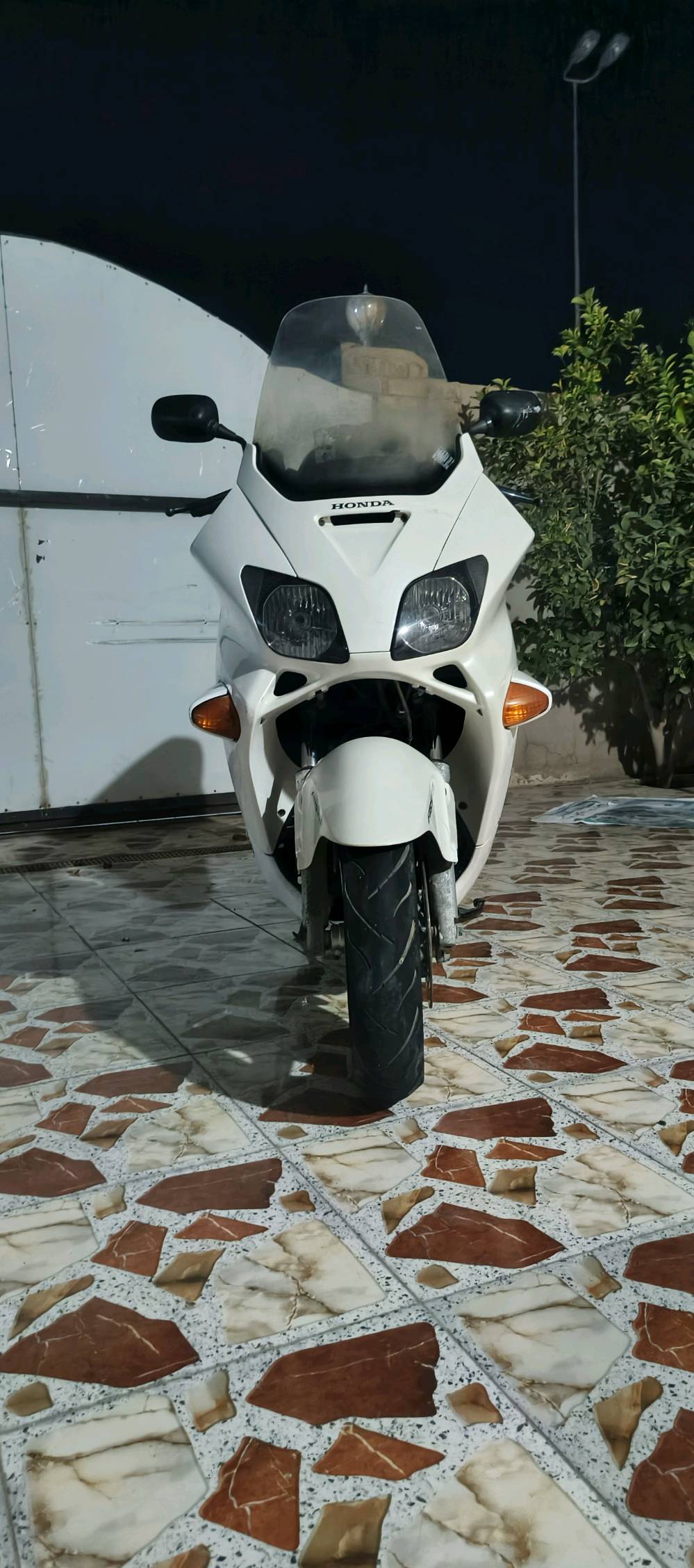  فوزه صفر سته  (لعابه) دراجه بلاديه مكفولة من تاير لتاير 
1-اول شي دراجه واحد كوت

2-محرك مكفول

3-منفيس موجود

4-نضافة 90٪

5-Abs شغال

6-لايت جنطه شغال 

7-زر الازدحامت شغال

8-دكمه تشغيل واطفال

9-وياه صندوق وخوذه

...... 

سعر مو ١٢ ورقه لا (850) وكلشي مذكور وكاتبة شراي لاتعبني 

***********
