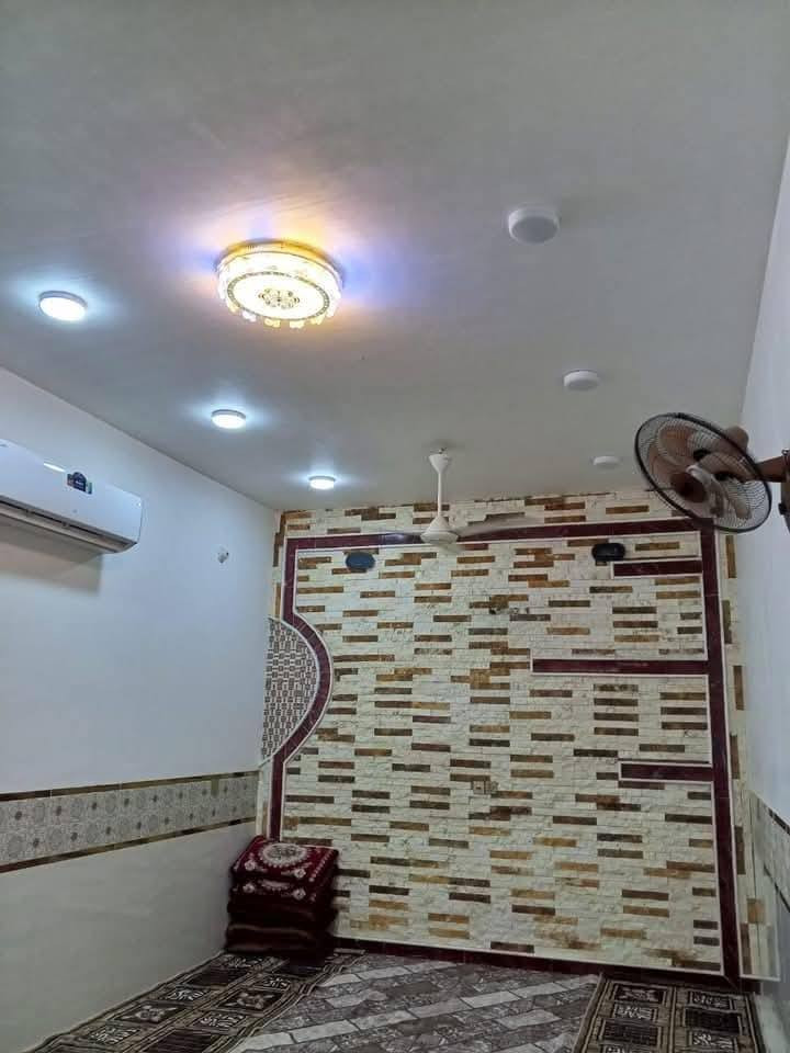 بيت جديد للبيع على طريق السنيه مساحة 300م بناء 2غرف وصاله مطبخ واستقبال وحمام طارمه حلوه تفاصيل أكثر على رقم ***********
