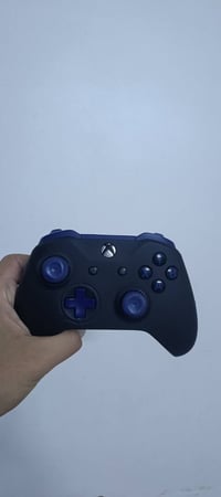 جوستك اكسبوكس scuff  نظيفة وشغالة نقص قطعة خلفية وحدة السعر ٧٠ الف  ٠٧...