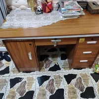 وبركاته ميز مكتب للبيع نظيف ايي ضرر مابي  ولا اي شخط مصار شهرين من أخذ...