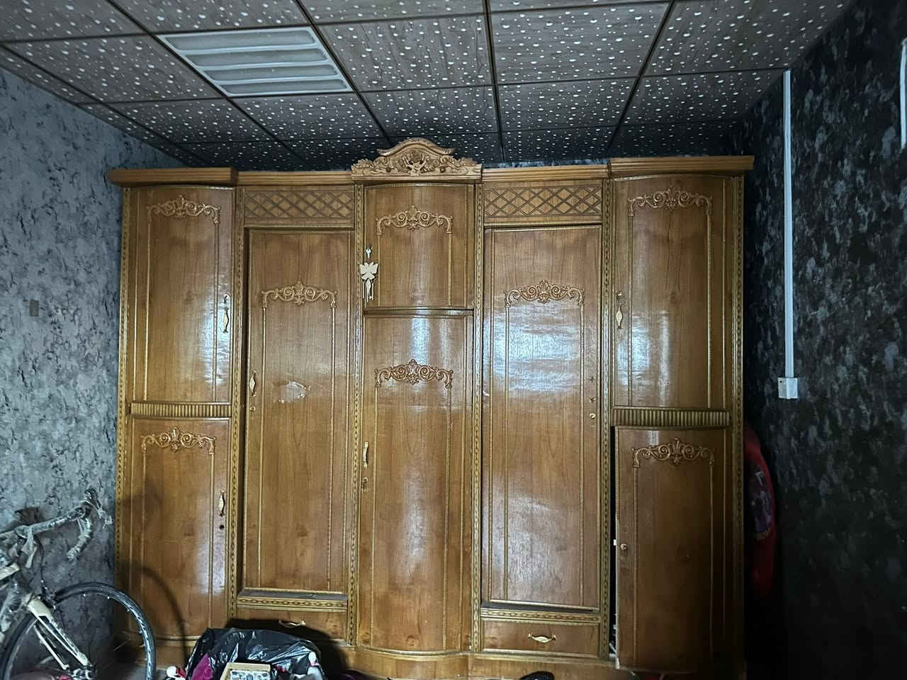 كنتور عراقي لبيع بسعر مناسب نضيف جدا ***********
