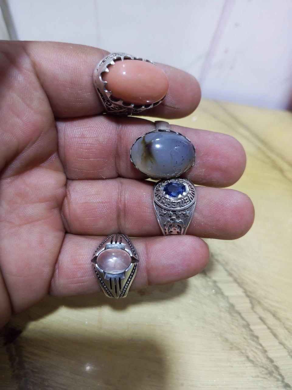 السلام عليكم
للبيع شلع 4 محابس  سعرهن 125  مكاني البياع


**إذا كنت صاحب هذا الإعلان وتريد حذفه لأي سبب، رجاءا أرسل رسالة إلى الدعم الفني**