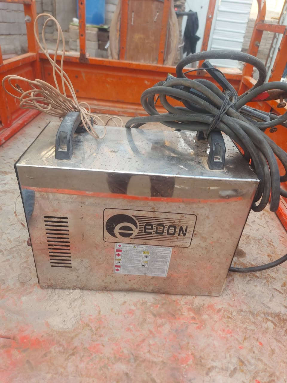 مكينه لحيم الوزن الثقيل  الحجم الجبير السعر200وبيها مجال بسيط لشراي نضيفه مكاني بصره قضاء القرنه اتصال#  ***********
