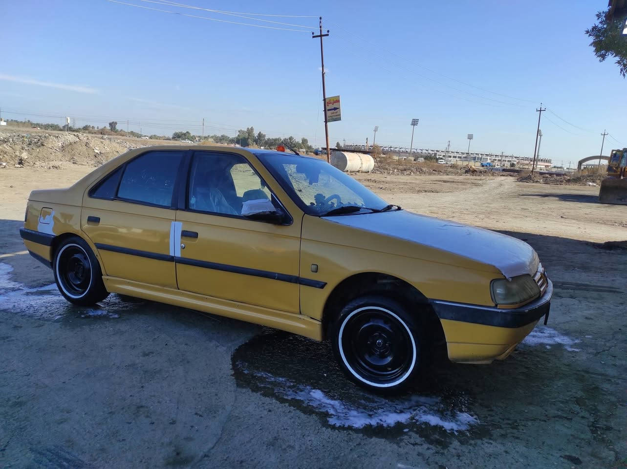 السلام عليكم شباب سياره للبيع موديل 2009 بيجو 405 رقم إنكليزي بغداد سنويه ما ساقطه  ل 2028مشروع وطني تحويل مباشر مكينه وكير جديد  تخم تاير ابو الخطه  جديد دواخل حلوه ونظيفه سياره لا ضربه ولا تبديل مكفوله  انضف من الصوره تجي تشوفه سياره مال جناي السعر 26ورقه وبيه مجال للشراي عندي عمليه متوازي عله بيعته كلش مكان بابل مامتواجد على الفيس الاستفسار هاذه رقمي اتصال وتدلل‏‪0787 457 3306‬‏
