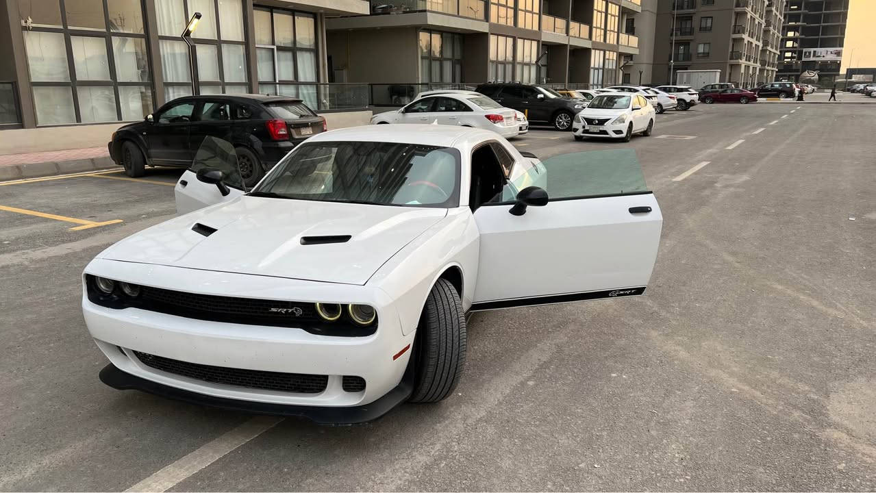 چالنجر 2016
مكينه 3.6 / 6 سلندر 
مكفول گير مكينه 
عليها كت تحديث SRT بچم + خلفي
حادث - صبغ ربع چاملغ ايمن + بنيد + چاملغ ايسر 
دواخل و گشر نضيف 
السعر 145 
الاستفسار -*********** ديوانية, القادسية
