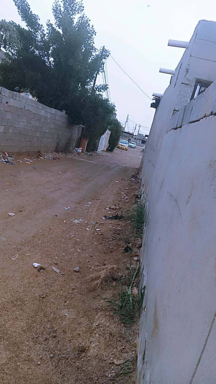 بيت للبيع يحتوي ع عرفه وصاله ومطبخ واستقبال بيت كامل للاستفسار *********** حي الكرار قريب ع مول ابو نور
