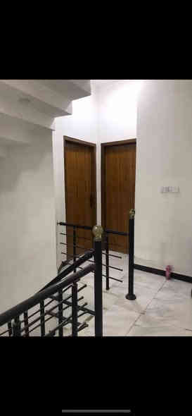 بيت حديث للبيع ، في الحكيمية ، الرديني ، على شارع 15 متر
طابقين ، بناء 2023

المساحة / 140 متر

الواجهة / 7 متر

يحتوي على / 4 غرف وصالة واستقبال ومطبخ وكراج وحديقة وصحيات

سعر البيت /300 مليون

الرقم***********
