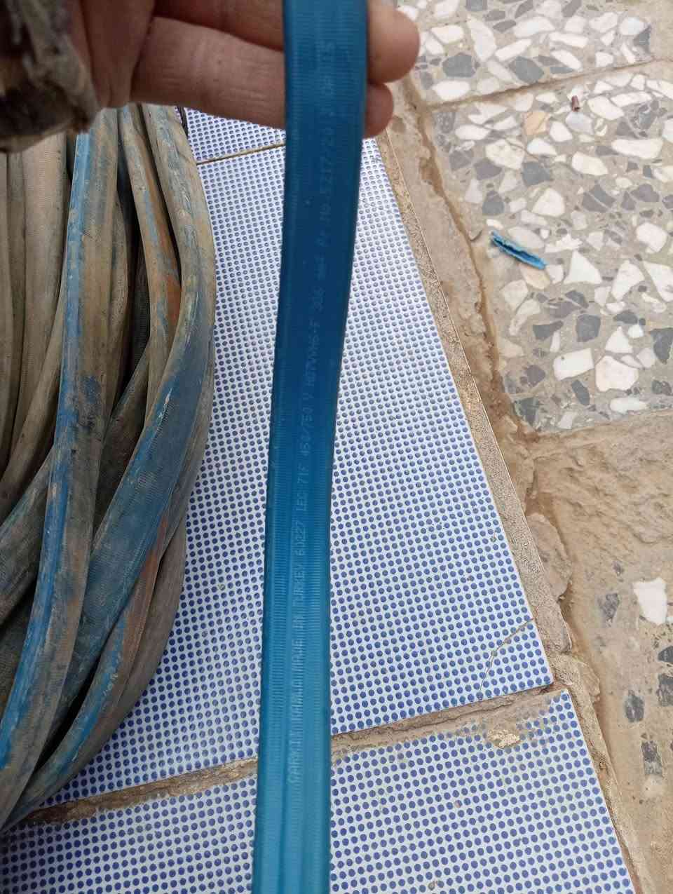 السلام عليكم
كيبل ثلاث خطوط تركي يرهم للماطورات الصناعية والورشات الصناعية ويرهم مغذي في التأسيس المنزلي ويرهم خط رئيسي للمكيفات والسبالت و الگيزرات ويرهم هواي شغلات 

فولتية من 450 الى750 .

ابيع على المتر الشراي يتفضل خاص او اتصال على الرقم ***********
