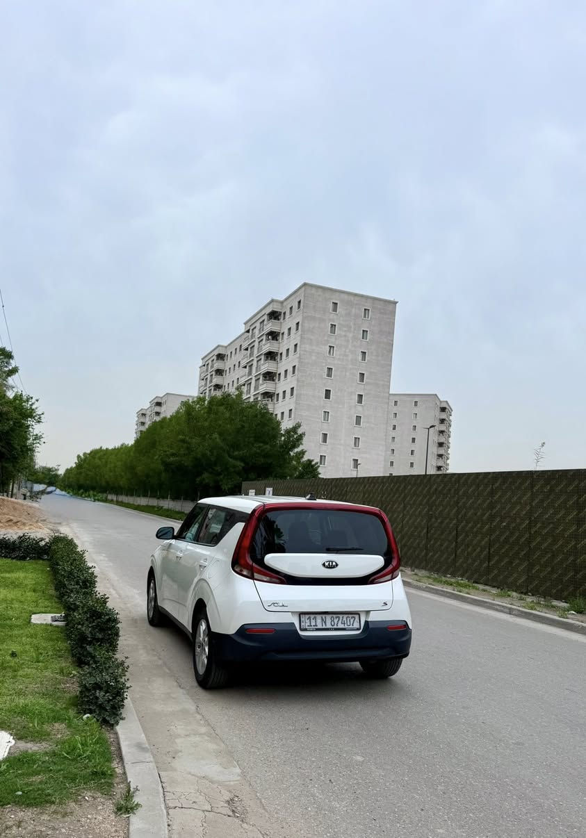 للبيع كيا صول ٢٠٢٠ فئة S وارد أمريكي
حادثة موضح بالصور والسونار هم موجود 
رقم بغداد الجديد المواصفات :.
محرك ٢٠٠٠ دوش
ماشية ٥٤ ML
رادار امامي 
نظام الخروج عن المسار
نظام توقف ذاتي خلفي
٣ أنظمة قيادة
نظام الخرائط (GPS)
مانع انزلاق 
شاشة كبيرة  
كاميرا دوارة 
مرآة عاكسة للضوء  
نظام كروس تحديد السرعة
حساس ظغط الاطارات
فول تحكم استيرن 
تخم تاير + باتري جديد 
السيارة جديدة جدا وبدون أي نقص ادامة كاملة ___________________
العنوان : بغداد /الكرخ   
السعر :  ١٣٣ $  وبيه مجال 
رقم الهاتف : *********** /***********
