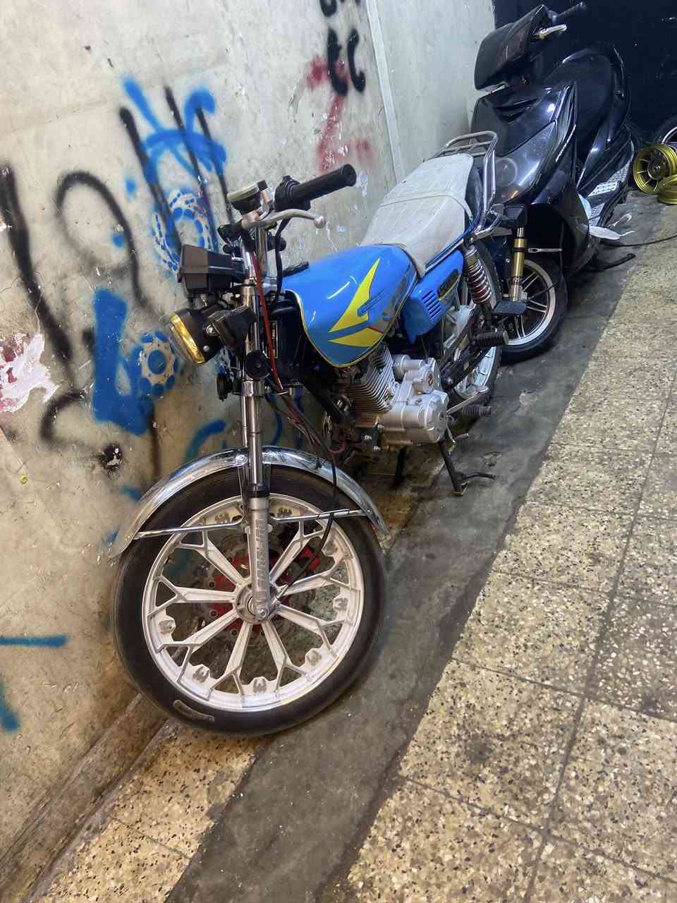 اسلام عليكم دراجه يرانيه سولنك موديل 2025 مكينه 200دراجه جديده وممفتوحه مال شغل مكاني اعضميه قرب جامع النداء رقم *********** للاستفسار
