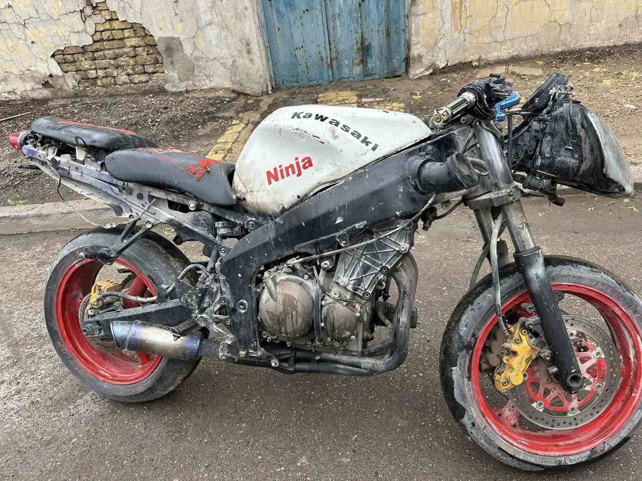 كاوسكسي 600 كوم حديد للبيع
لتكلي شبيها كووووم حديد علا وضعها تحمل وتروح 
قيم بما يرضي الله واذا مراوس عادي 
استفسار ***********
