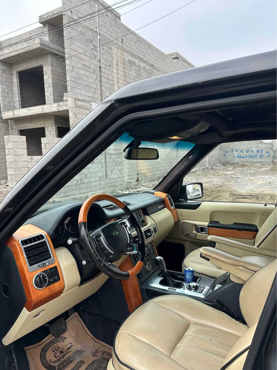 سلام عليكم 
ره نج روڤه ر ڤوگ 
موديل 2009 شكلي گوراوه بو 13 زور زور جوانو جاهيزه 
سه ياره كه بوياخ عامه بو جواني بي ليدانو بي معجون 
قپات قپات مواصفات هه مو شتي له سه بيلاده گيرو مه كينه و چوپه كاني پيشو پشتي هه مو شتي به شه رت 20 وه ره قه غه رامه يي له سه ره پاشي معمله ده يگه رينمه وه ته نها فروشتن 
سعري 125 وه ره قه و مجال 
رقم ته له فون *********** أربيل, العراق
